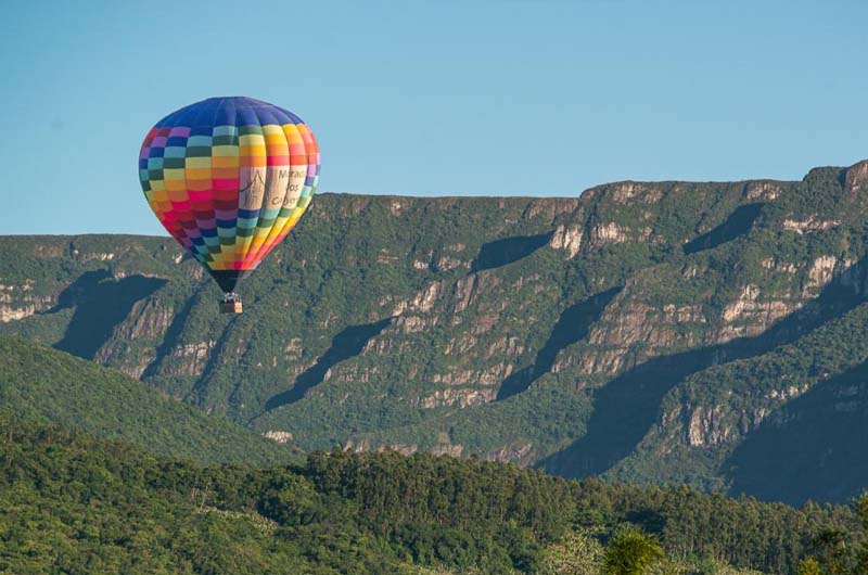 Leia mais sobre o artigo Voo e Passeio de Balão Partindo de Gramado